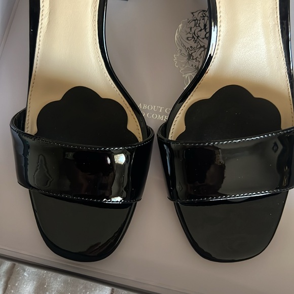 VINCE CAMUTO block heels. Size 7 - Picture 5 of 7